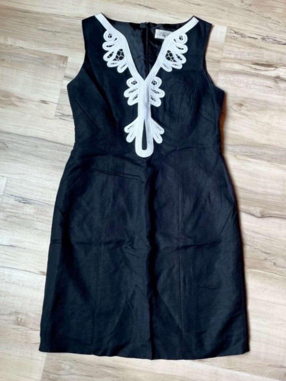 Like New Eliza J Linen blend Black Dress with White Trim - Elegant V-Neck, Sz 4